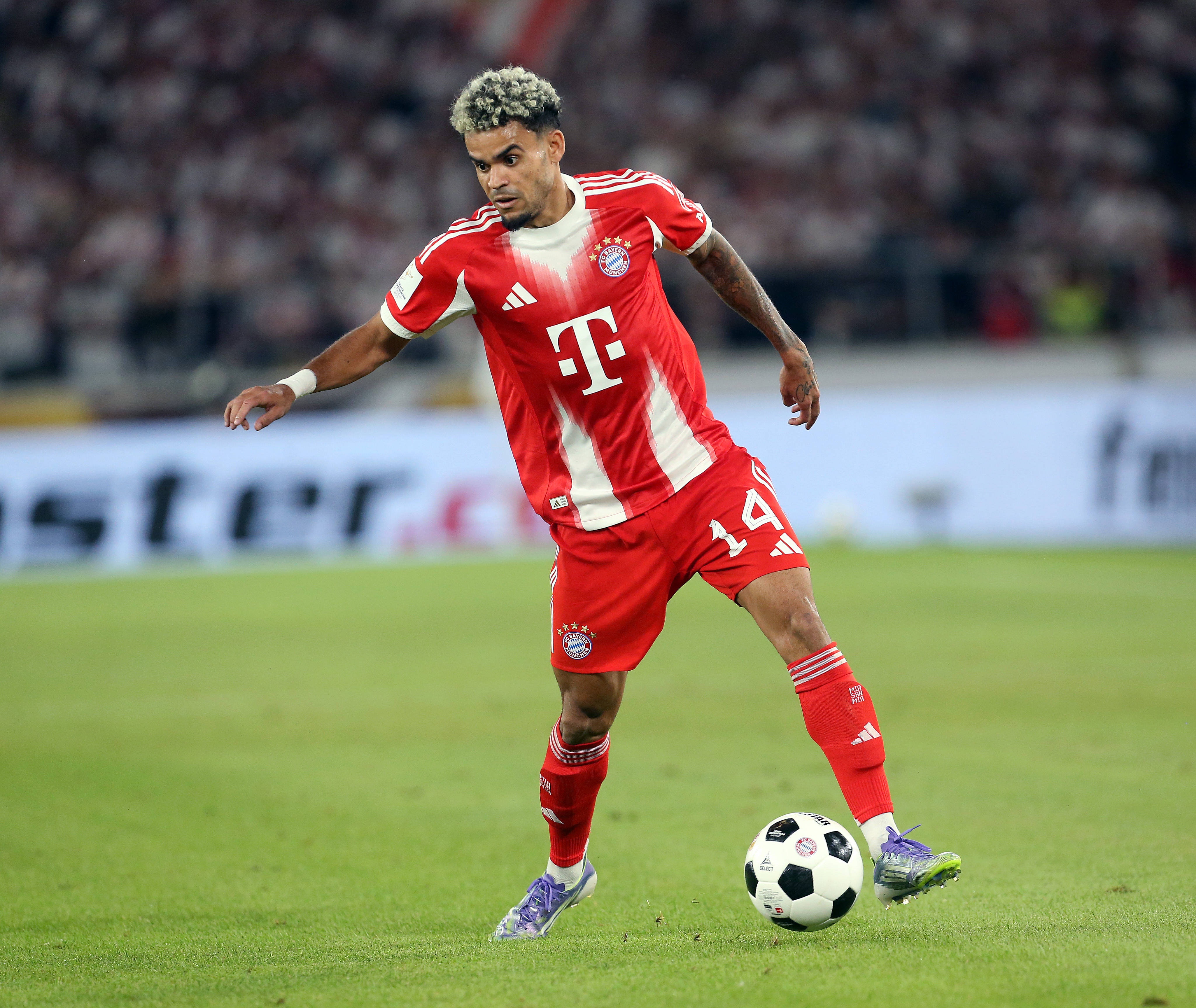 pp电子平台-记者：拜仁签人考虑抗伤病能力，迪亚斯和杰克逊都能做到3天1赛