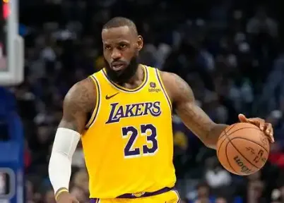 pp电子APP-詹姆斯首节出战10分钟，投篮6中3得到10分2篮板4助攻2抢断