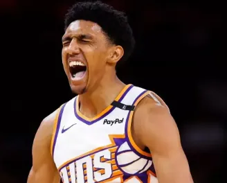 pp电子-半场战罢太阳70-52领先雷霆，邓恩18分、麦凯恩9分